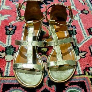 Beautiful Gold Aquatalia leather sandals, size 8.